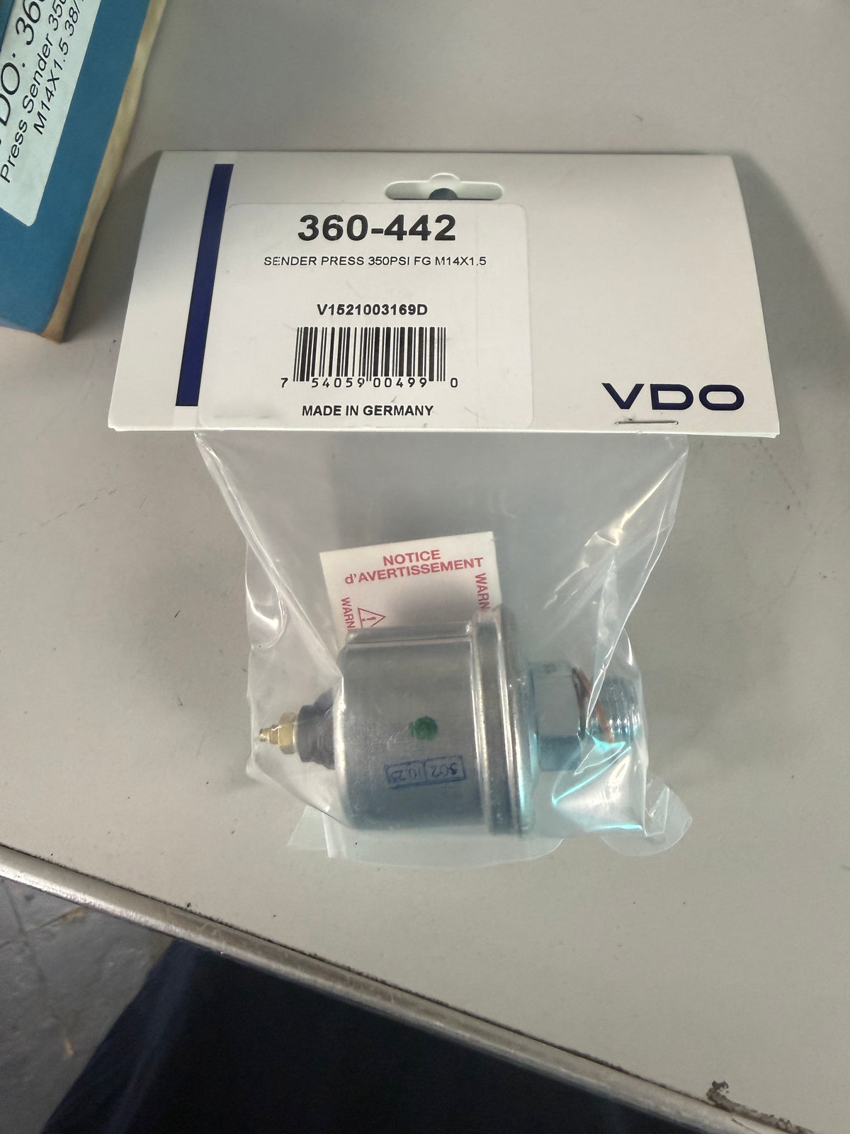 VDO electrical pressure sender unit designed for measuring fluid pressures up to 350 PSI #360-442