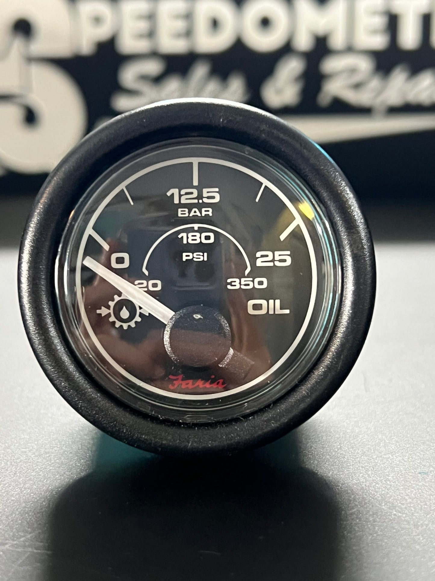 Manómetro de presión de transmisión negro Faria con bisel redondo 13309