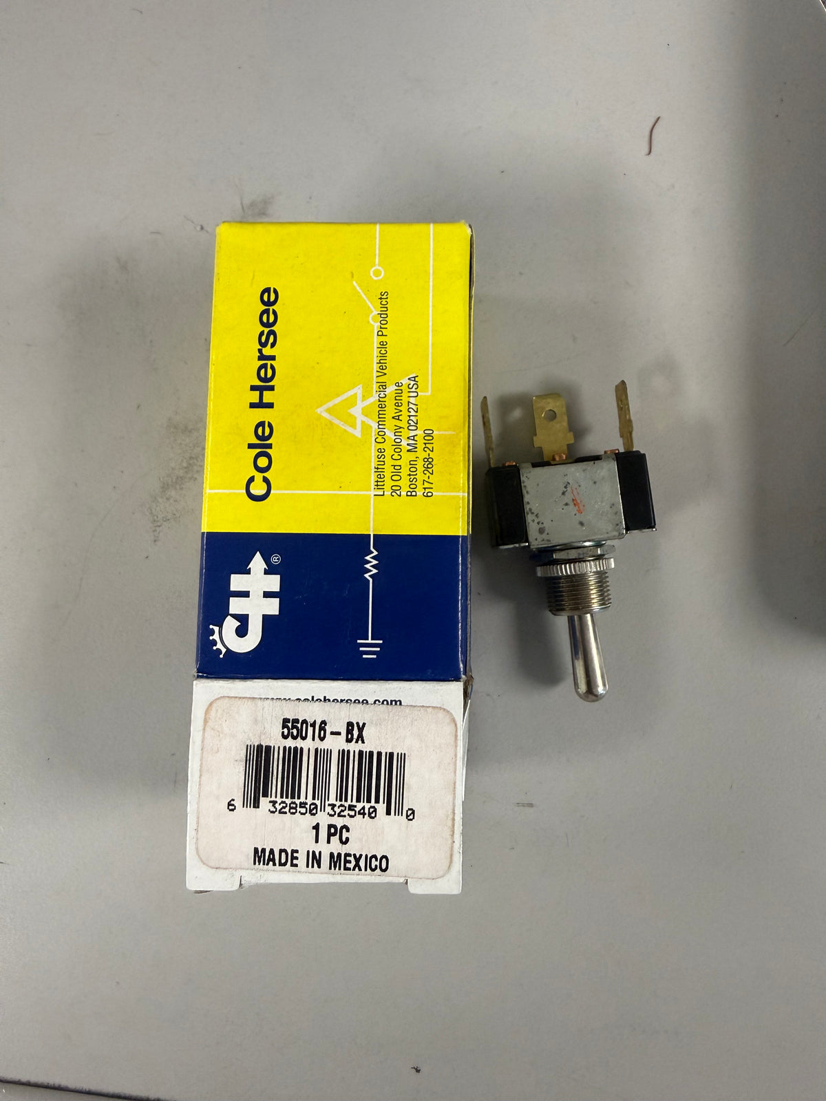 Cole Hersee 55016-BX  heavy-duty Single-Pole, Double-Throw (SPDT) Toggle Switch
