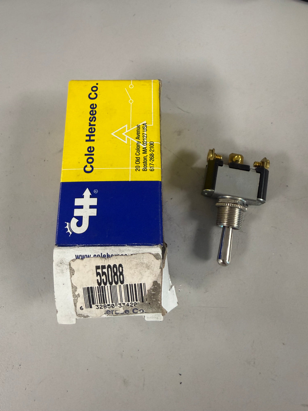 Cole Hersee 55088 heavy-duty Single-Pole, Double-Throw (SPDT) Toggle Switch