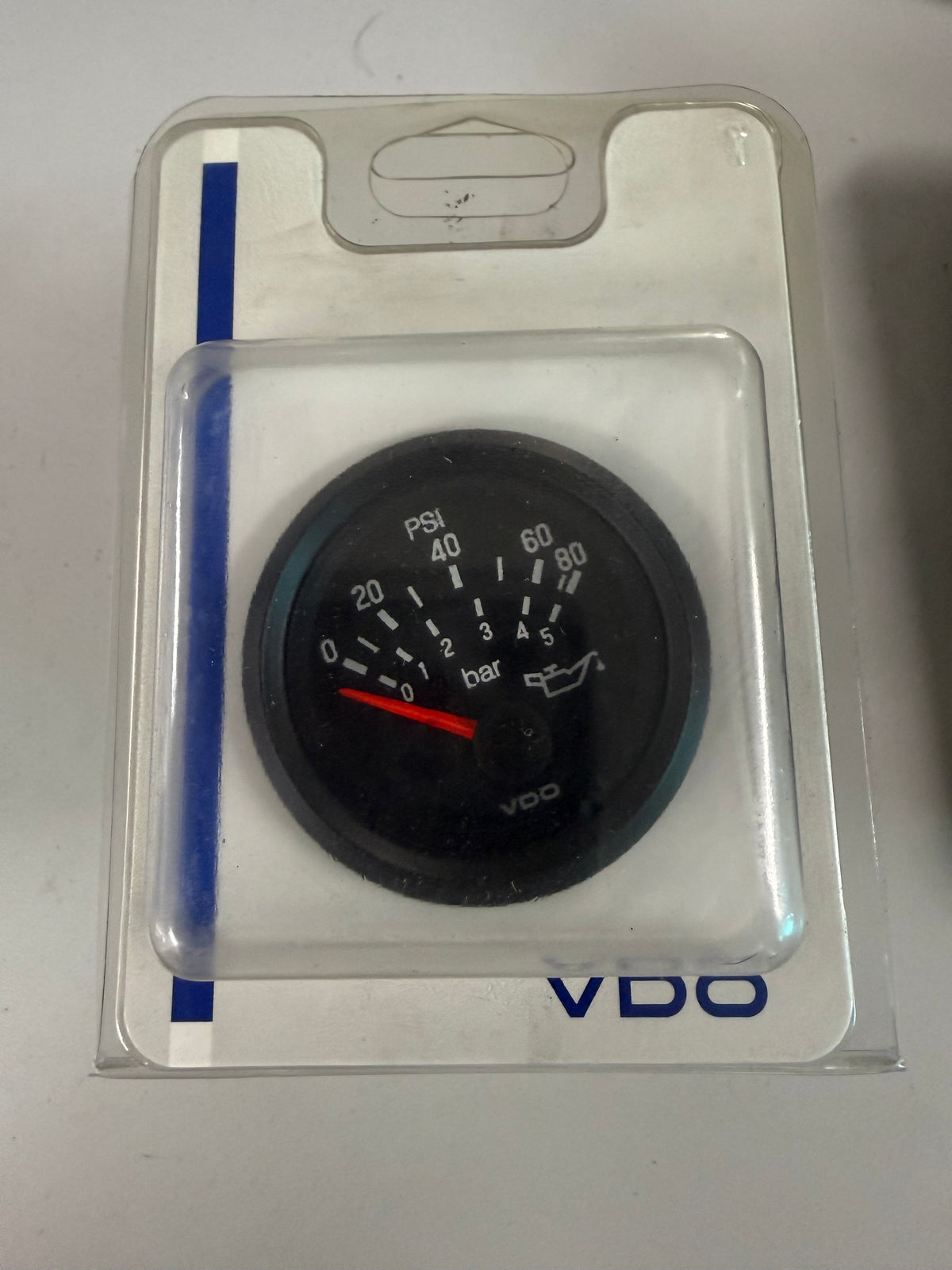 VDO 350-902 Cockpit International Series Electrical Oil Pressure Gauge