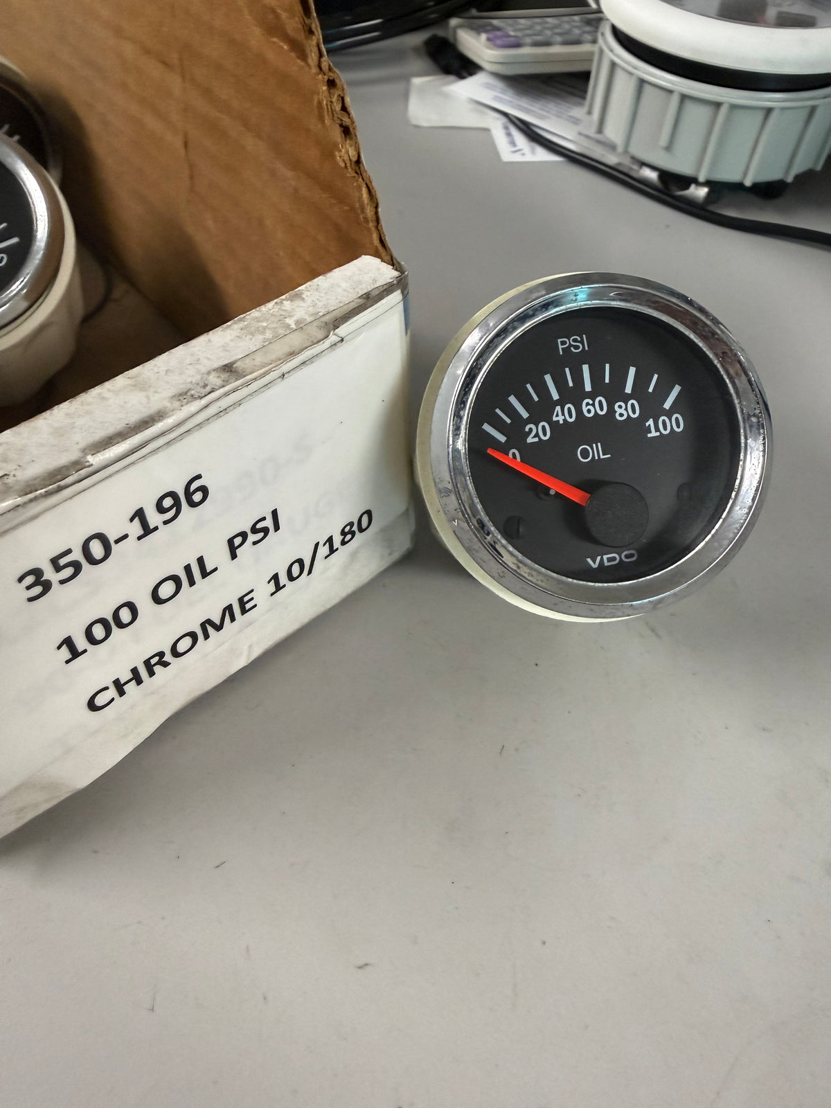 VDO 350-196 Vision Chrome Series Electrical Oil Pressure Gauge