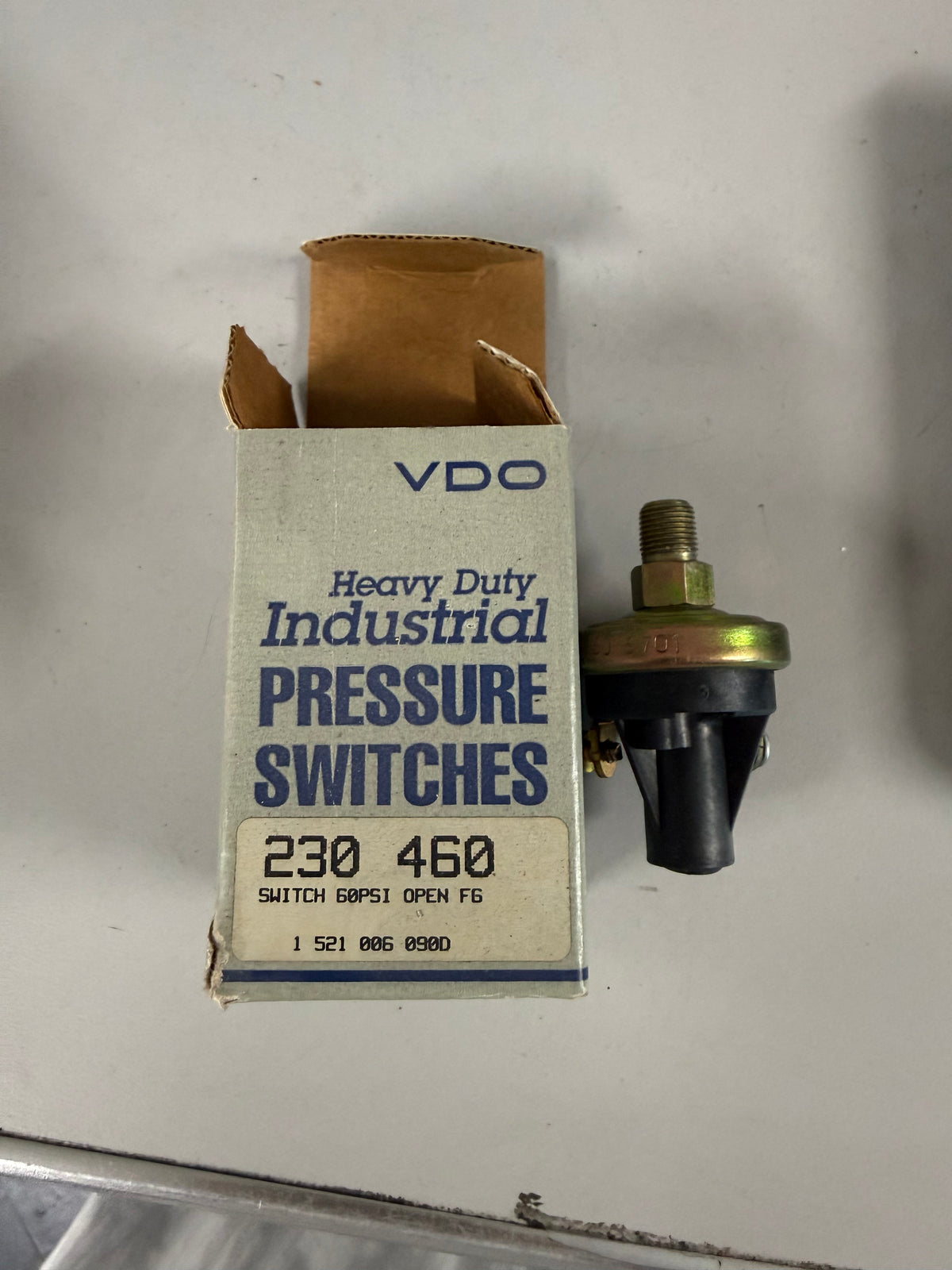 VDO heavy-duty, single-circuit high-pressure safety switch calibrated with a 60 PSI warning contact point #230-460