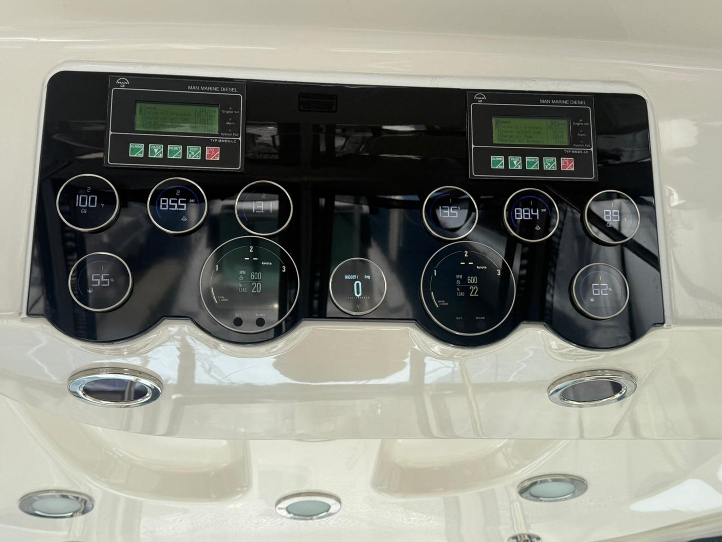 Veratron Multifunction Digital Display with GPS VMH35D-GPS - B00171101